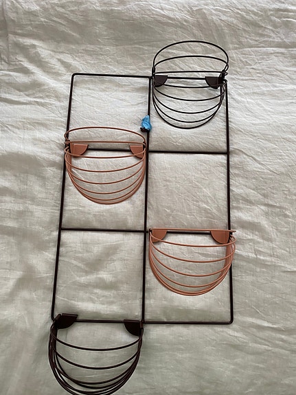 Kukkateline design seinään kiinnitettävä