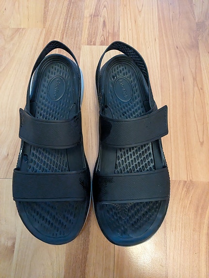 Naisten Crocs sandaalit