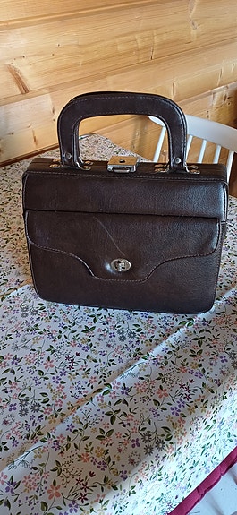 Vanha käsilaukku