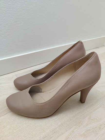Nude-sävyiset avokkaat, Clarks