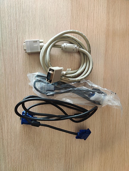 VGA kaapeleita