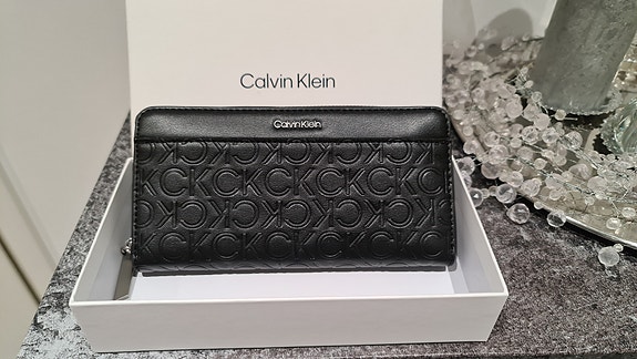 Uusi Calvin Kleinin lompakko