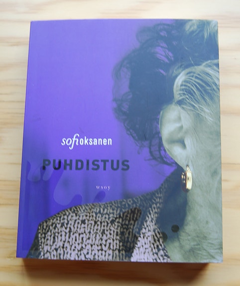 Sofi Oksanen: PUHDISTUS. Nidottu kirja 2008 WSOY
