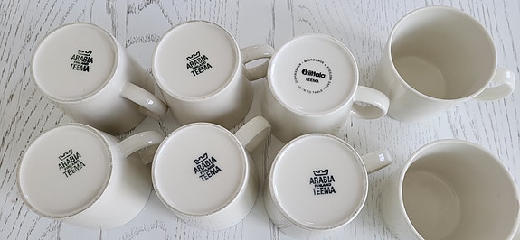 Valkoisia Iittala Teema mukeja (8), pääosin vanhaa tuotantoa