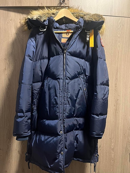 Parajumpers naisten pitkä talvitakki kokoa XL (vastaa kokoa L)