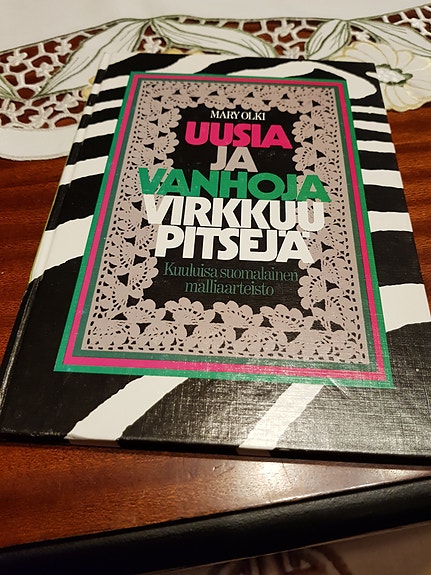 Uusia ja vanhoja virkkuupitsejä. Mary Olki