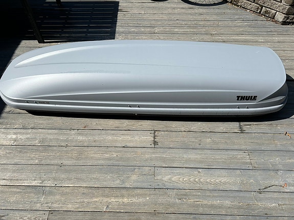 Vuokrataan Thule Pacific 700 suksiboksi