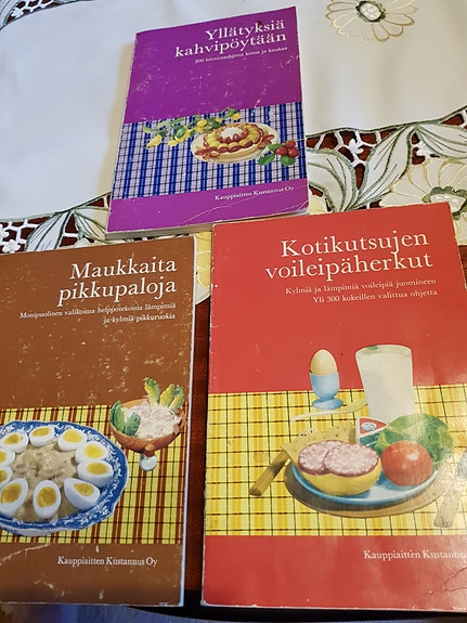 Ruokakirja x 3. Kauppiaitten kustannus oy