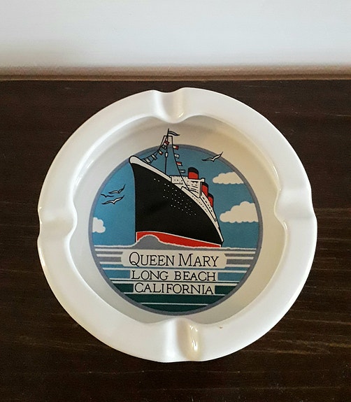 Queen Mary laiva tuhkakuppi