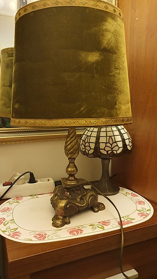Pöytälamppu vintage+varjostin+lamppu vanha.Toimiva.