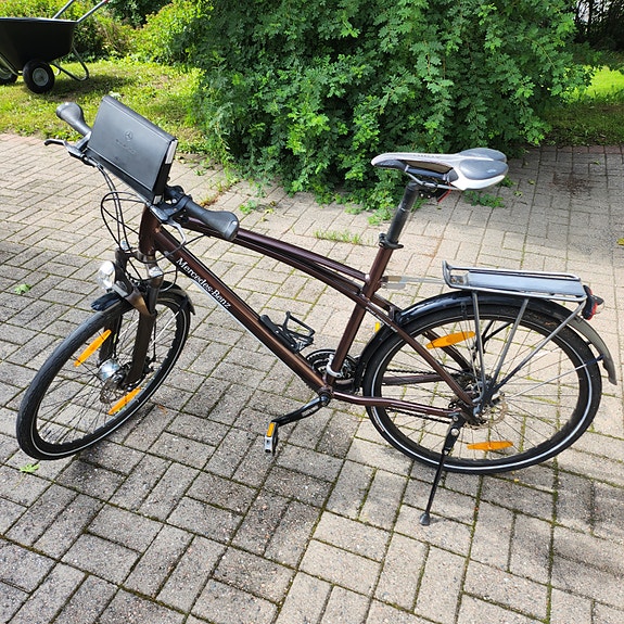 Mercedes Benz retkipyörä.