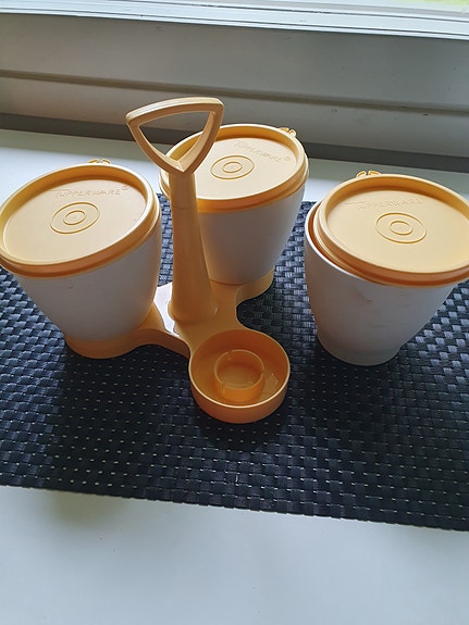 Tupperware tarjoiluastia