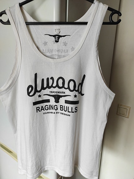 Elwood hihaton T paita