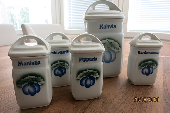 Arabian vanhoja Luumu-purkkeja