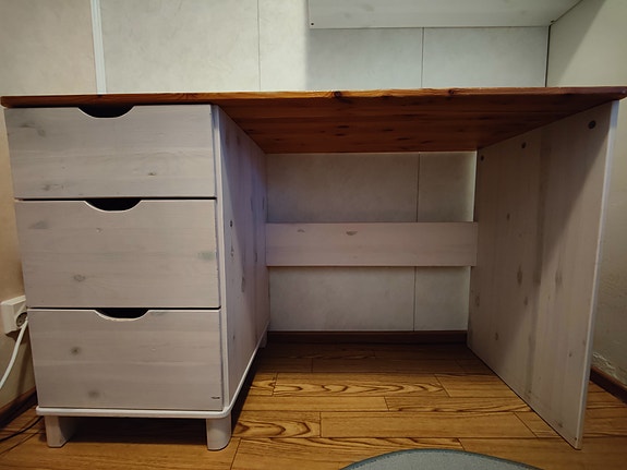 Laulumaa kirjoituspöydät (2 kpl)