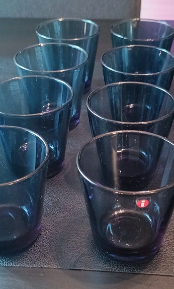 Iittala Kaj Franck Kartio juomalasit, Mustikka sininen värilliset