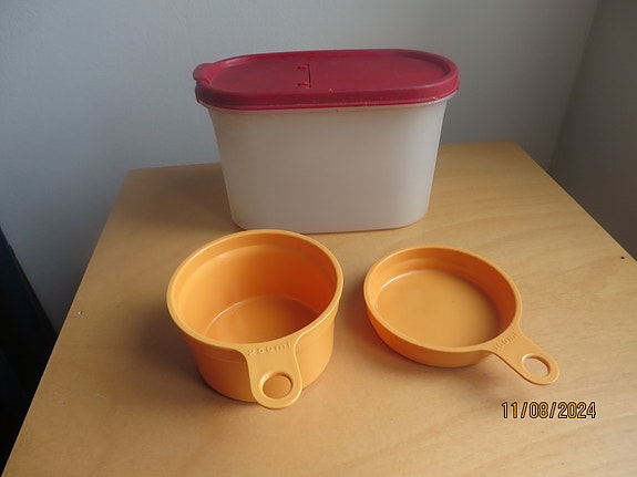 Tupperware astioita