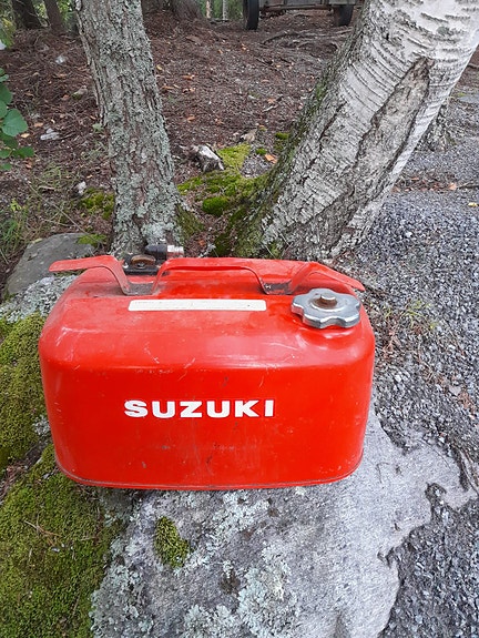 Suzuki perämoottorin bensatankki 23L