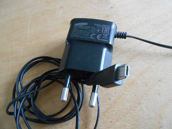 Samsung alkuperäinen matkalaturi, Micro USB