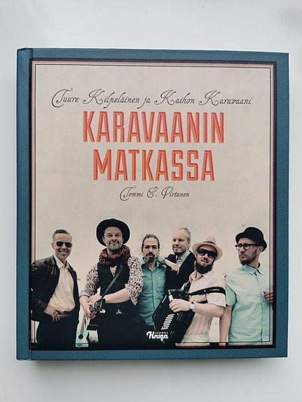Karavaanin matkassa -kirja
