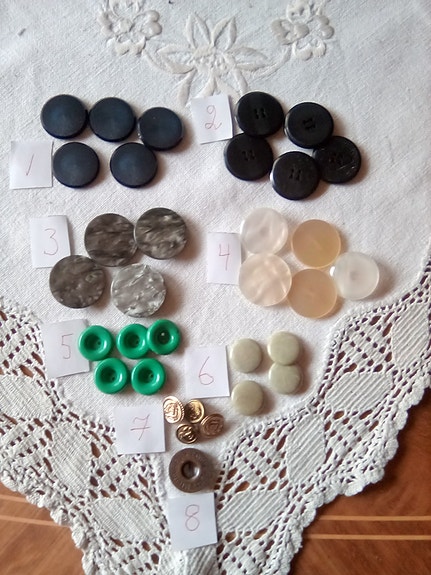 Vanhoja nappeja keräilyyn /askarteluun/käyttöön