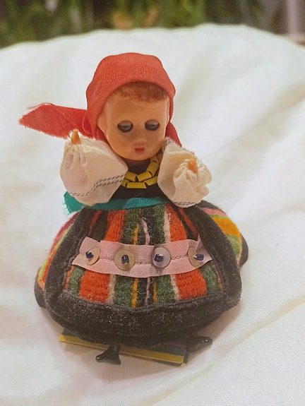 Puolalainen vintage nukke
