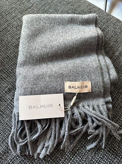 Balmuir kaunis harmaa huivi lahjapakkauksessa