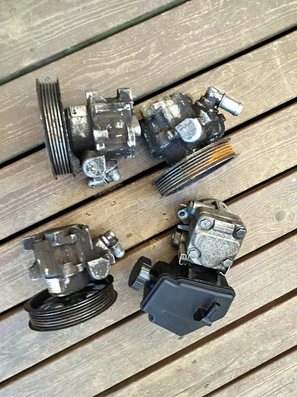 Saab ohjaustehostimen pumppu