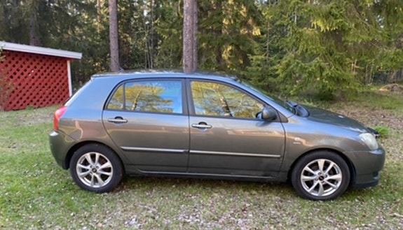 Purkuosia Toyota Corolla HB 1,6 sol 2004 ajettu 320000km