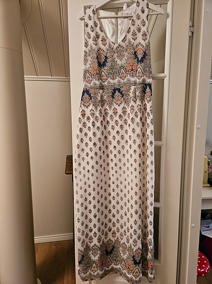 Vaalea mekko