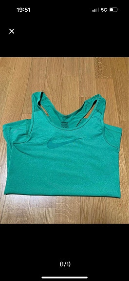 Nike treenitoppi