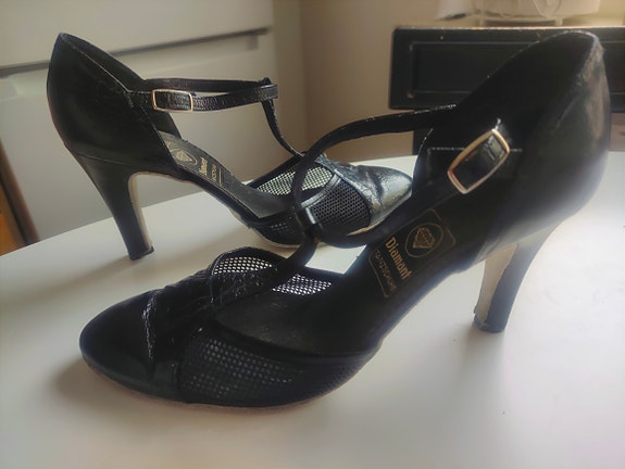TANSSIKENGÄT, koko 38, nahkaa, korko 8 cm, käytetyt