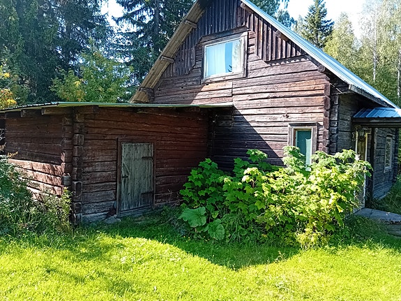 Myydään hirsitalon hirret ym 1800 luvulla tehty
