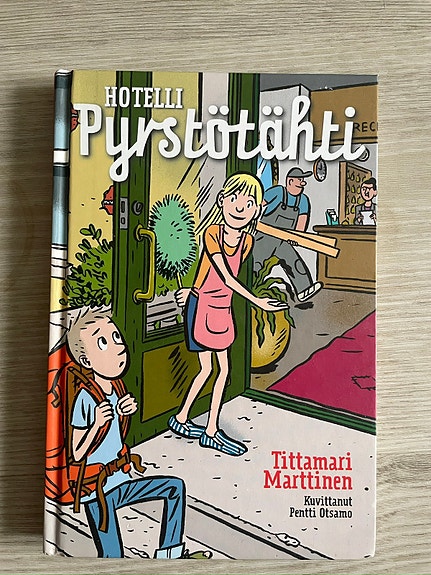 Hotelli Pyrstötähti / Tittamari Marttinen
