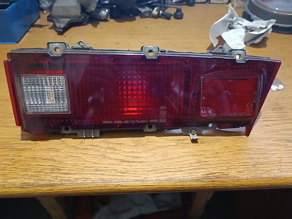 Toyota Crown oikea takavalo