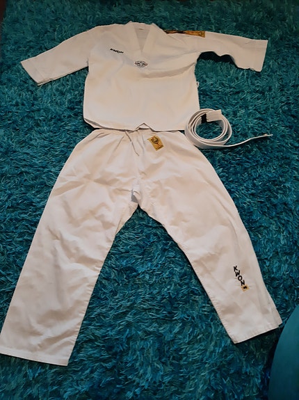 Taek wondo puku 140cm plus keltainen vyö