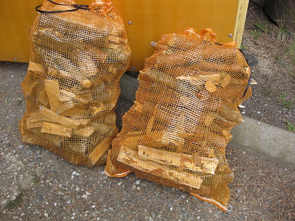 Polttopuuta    (myös pieniä eriä esim  mökki saunaan)