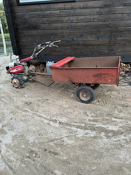 Sarvitraktori Honda F560 ja Kova peräkärry+ Kova lumilevy