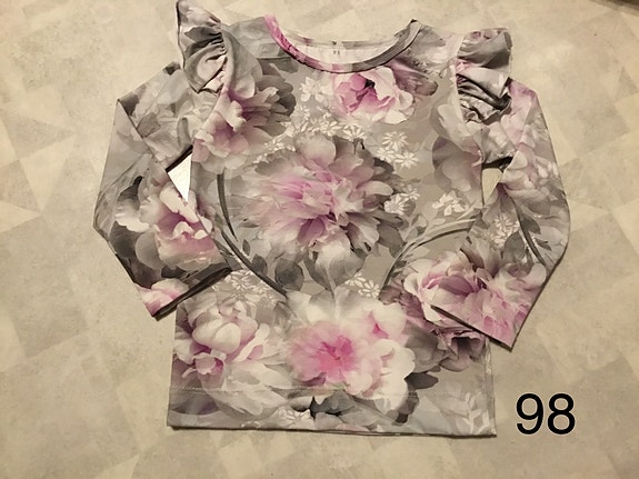 Paita koko 98, olkafrillat