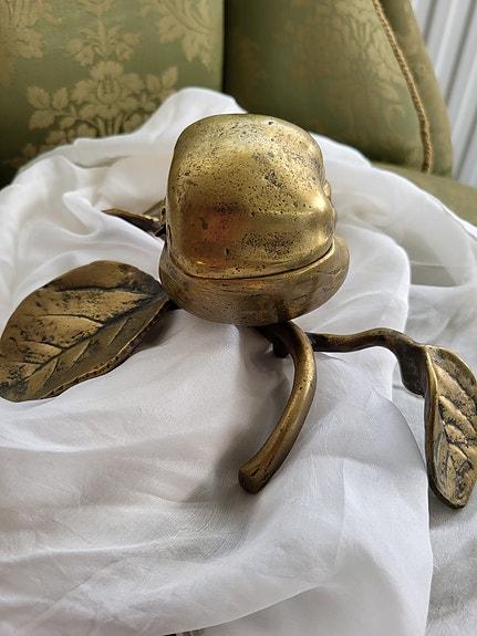 Art nouveau pronssinen tuhkakuppi