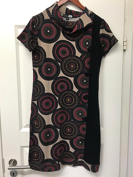 Lyhythihainen mekko