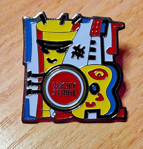 Lucky Strike Pinssi