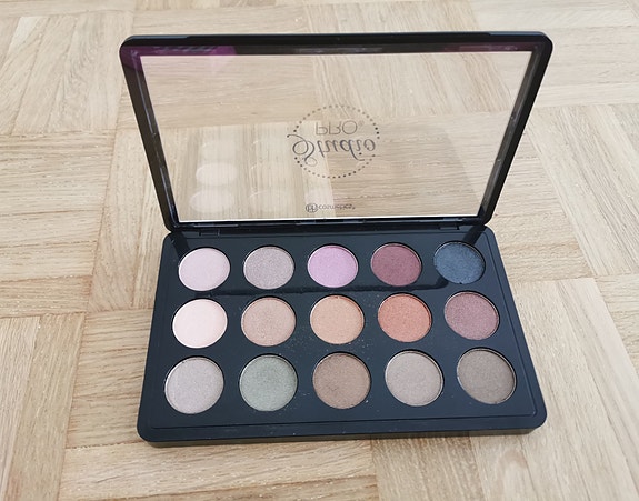 BH cosmeticsin luomiväripaletti