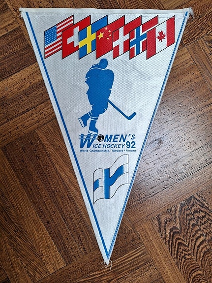 W  mens ice hockey 1992 viiri