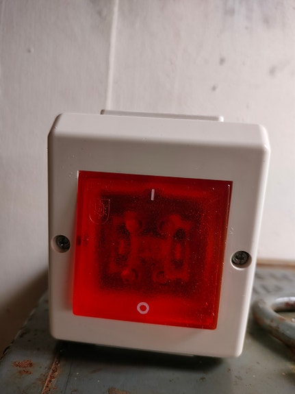 Uusi Elko 1-kytkin  merkkivalolla ip55 /  -25C