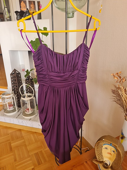 Lilan värinen juhlamekko M