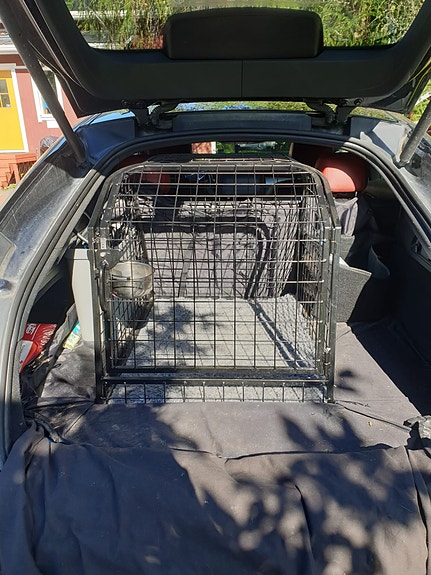 Koirahäkki autoon