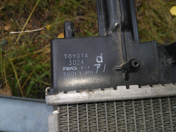 Toyota Hiace jäähdytin v. 2006-2012