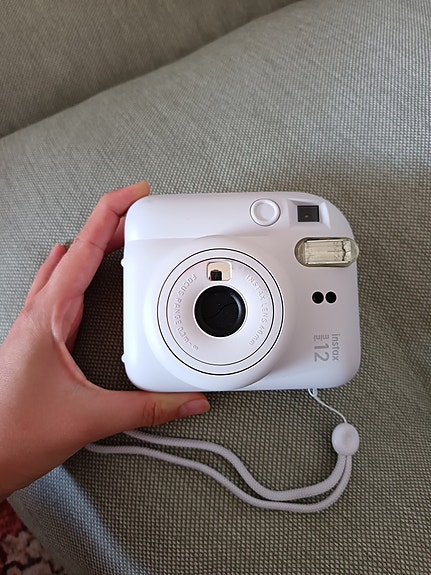 VUOKRATAAN Polaroid 12 instax mini kamera