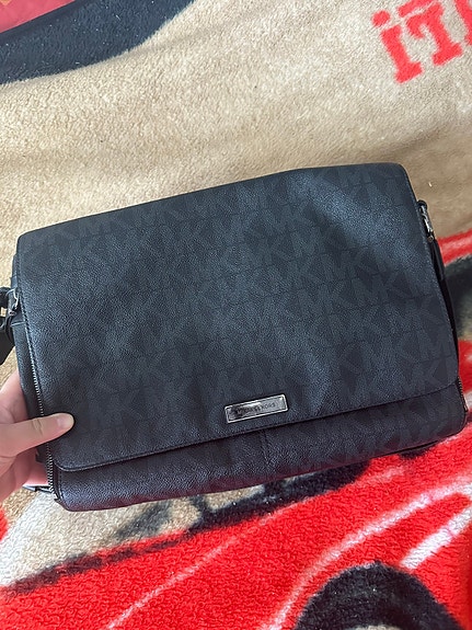 MK:n Jetset messenger-laukku (L size)